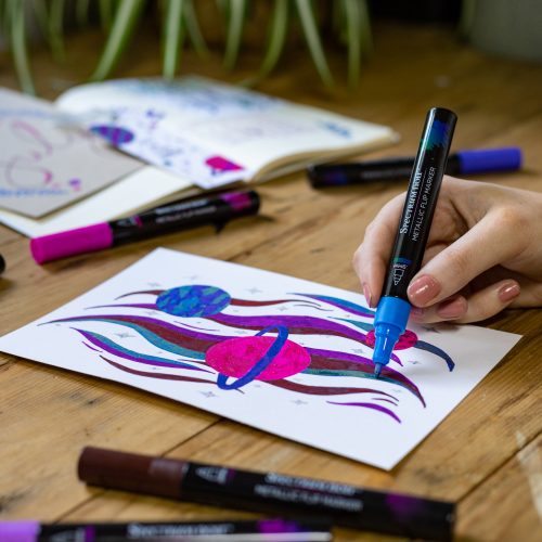Colour-changing creativity with iridescent Metallic Flip Markers!